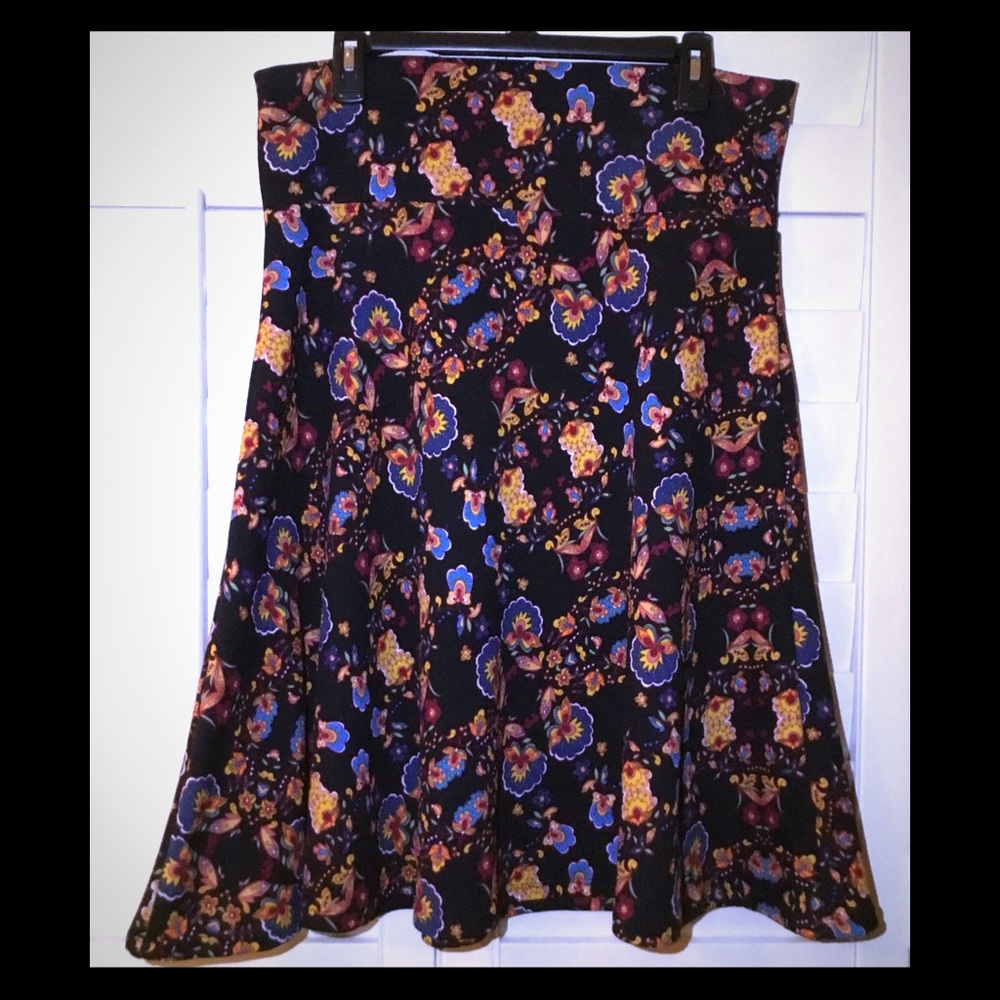 🍁NWOT - LuLaRoe Azure skirt size XLarge